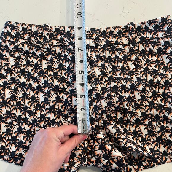 Trina Turk Shorts Palm Tree Print‎ Size 4 - Picture 7 of 8